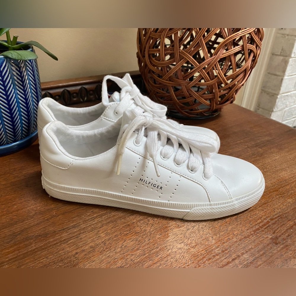 Tommy Hilfiger Women’s Athletic Sneakers Shoes SZ 7 White